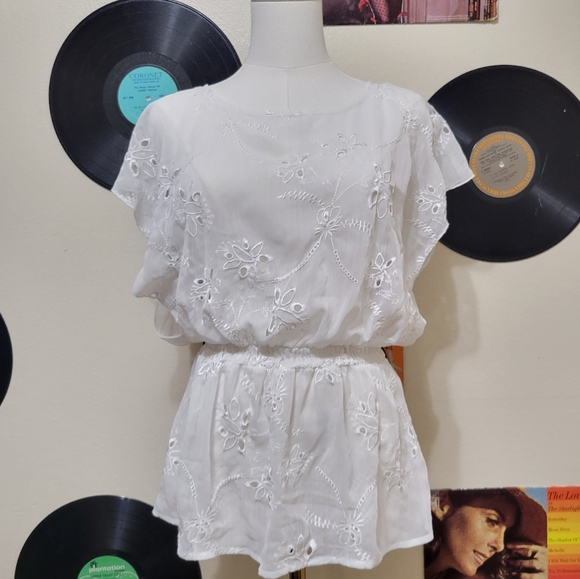 Express | 2011 White Eyelet Boho Top - Picture 1 of 8